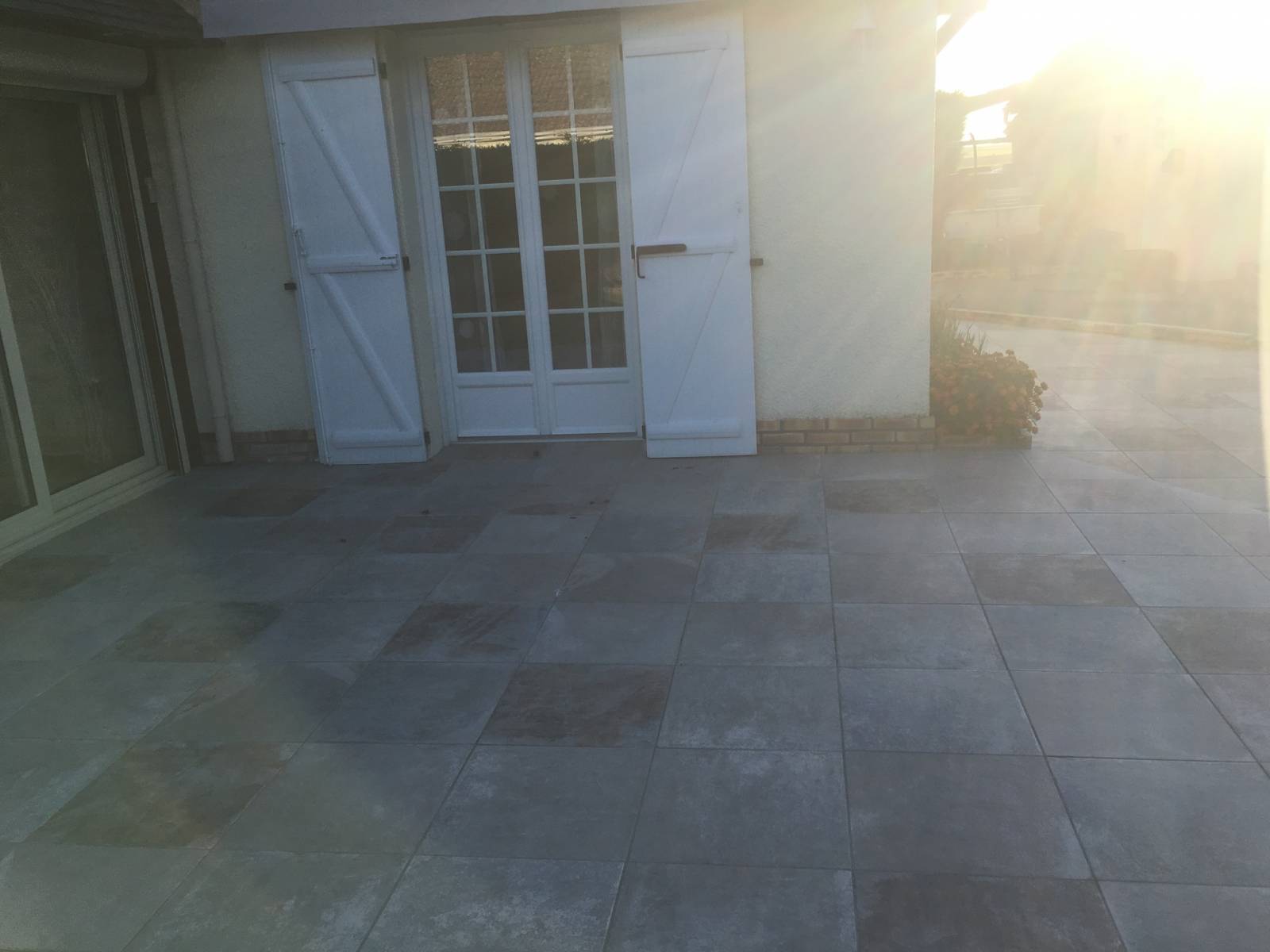 Pose de carrelage sur une terrasse existante proche de Valmont secteur Cany Barville