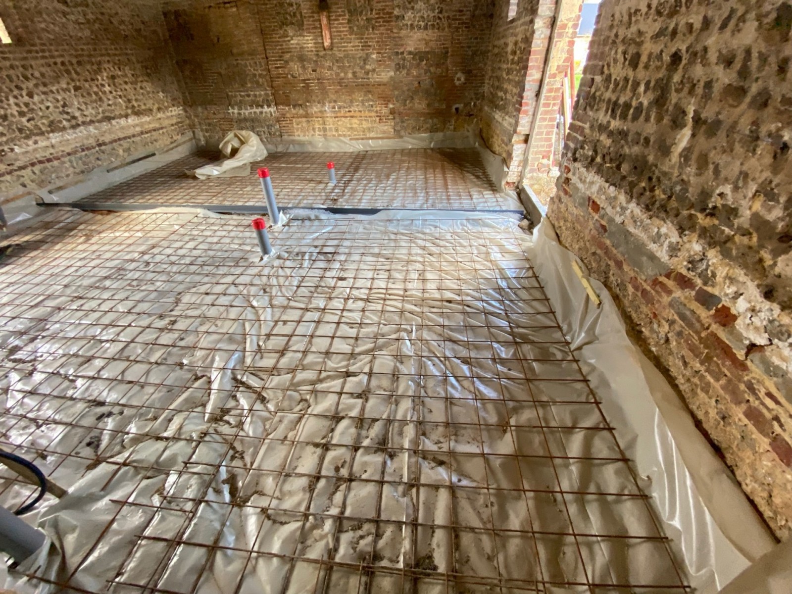 TRAVAUX DE DÉMOLITION GROS OEUVRE MAÇONNERIE- VOIRIE - RÉSEAUX DIVERS SUR UN BÂTIMENT AGRICOLE EN TRANSFORMATION D'HABITATION SECTEUR PROCHE DE VALMONT EN SEINE-MARITIME 76