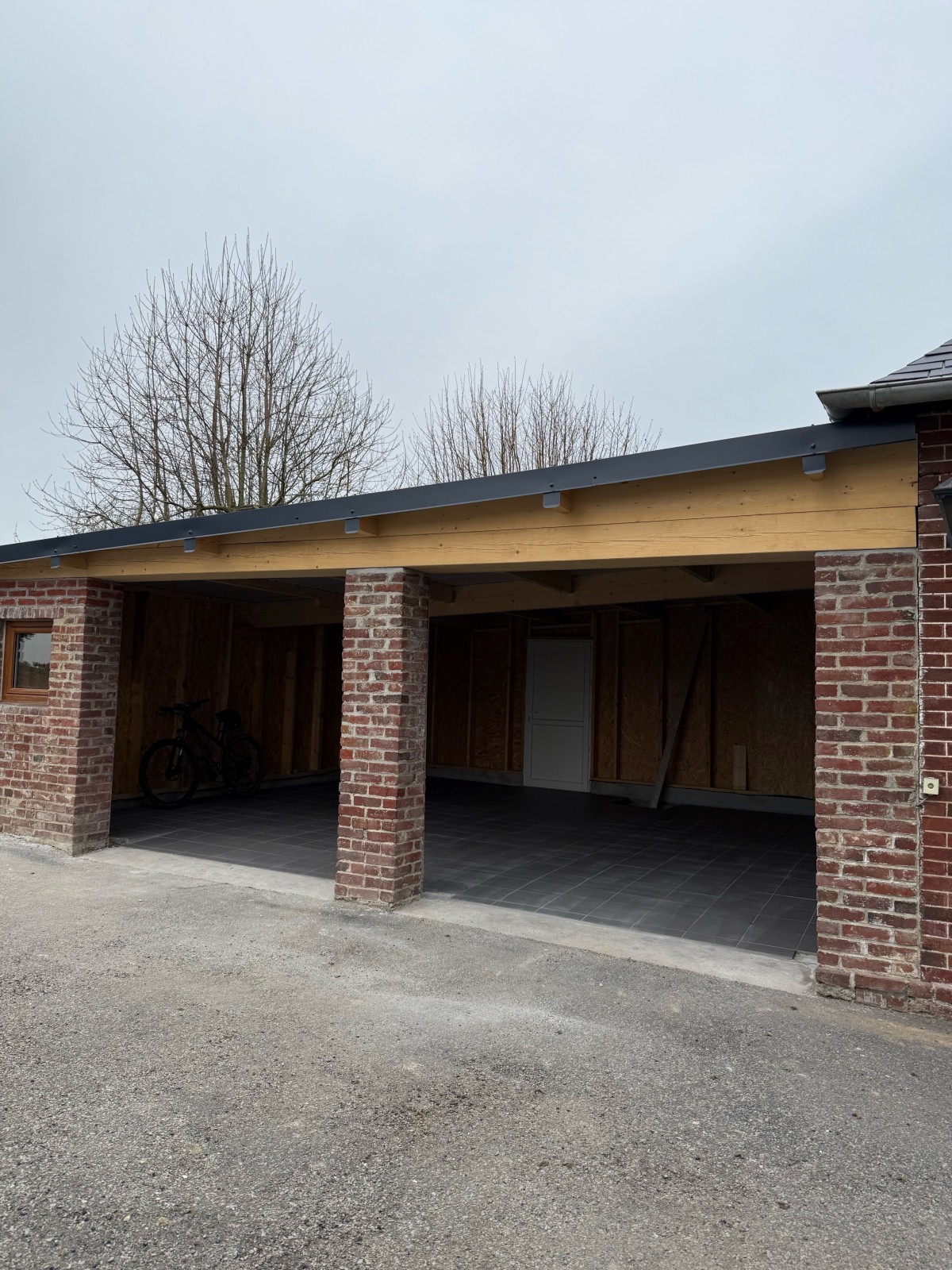 Rénovation d’un sol en carrelage de maison et de garage suite aux dégâts causés par un incendie secteur Fauville-en-Caux proche de Fécamp 76