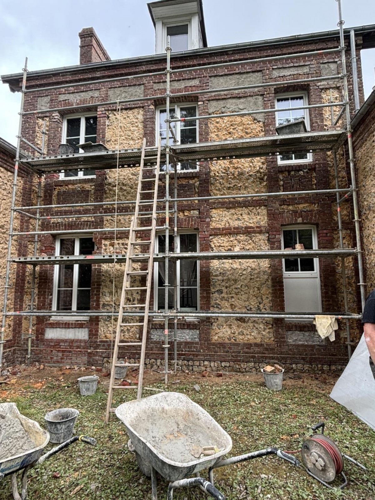 Rénovation de façade brique et enduit à Thiergeville proche de Fécamp - Valmont en Seine-Maritime 76