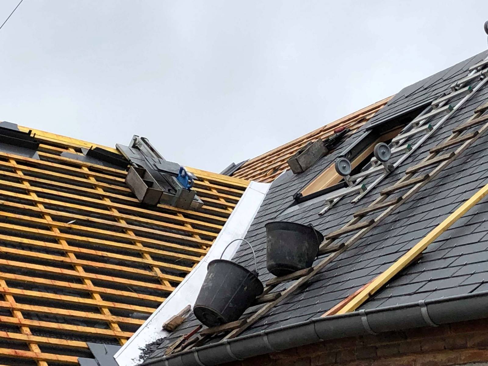 Création d'une couverture en ardoise sur une agrandissement de maison secteur Valmont proche Fécamp