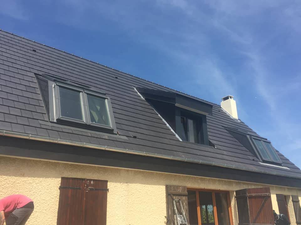  Couverture en tuile Volnay PV 1VPV ardoisé avec isolation proche de Valmont