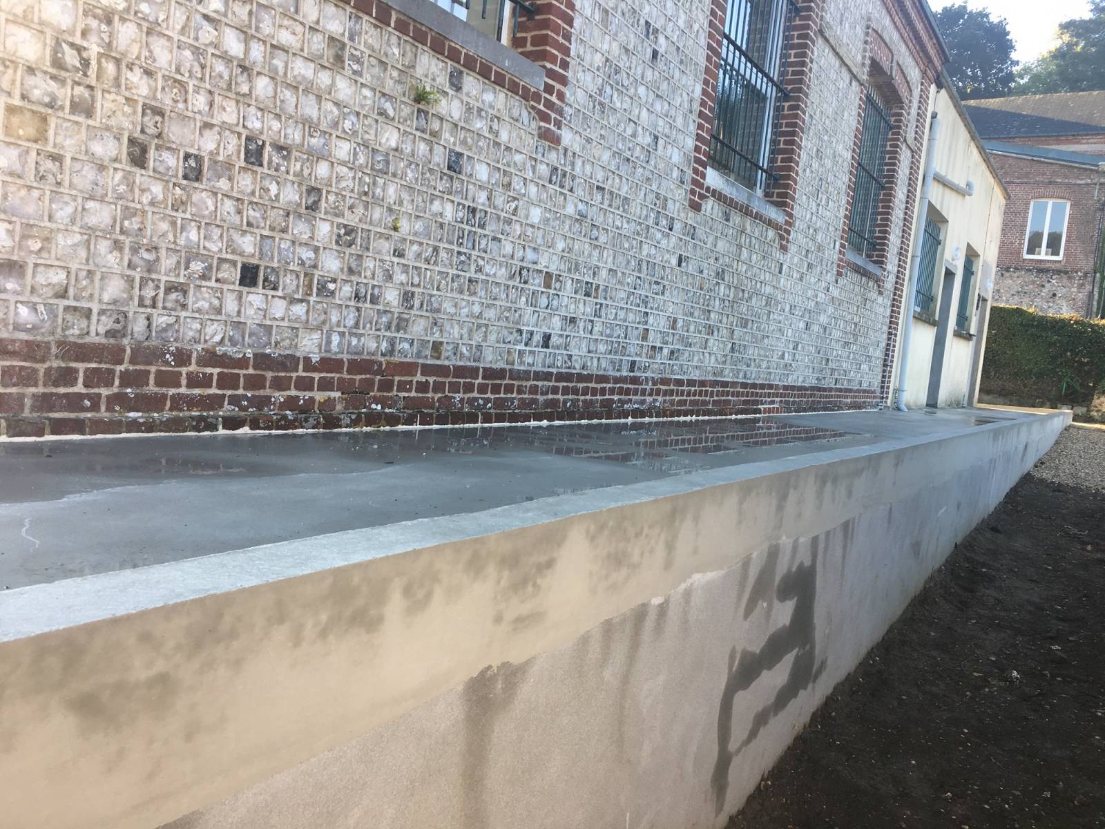 Création d'une rampe d'accès pour personnes à mobilité réduite et poussettes à Valmont 76