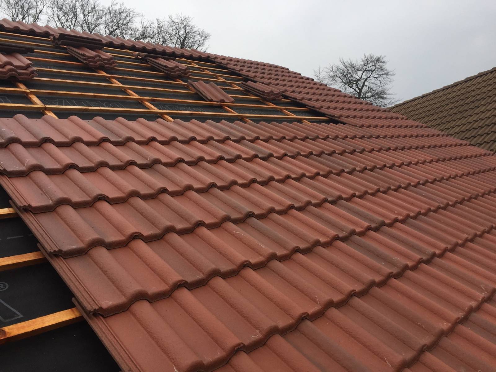 Création d'une toiture d'un agrandieesment en tuile béton en Seine-Maritime 76