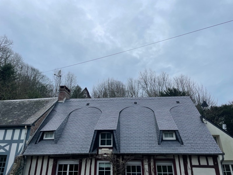 Réfection d'une toiture en ardoise cloué aux clou cuivre en Normandie 76