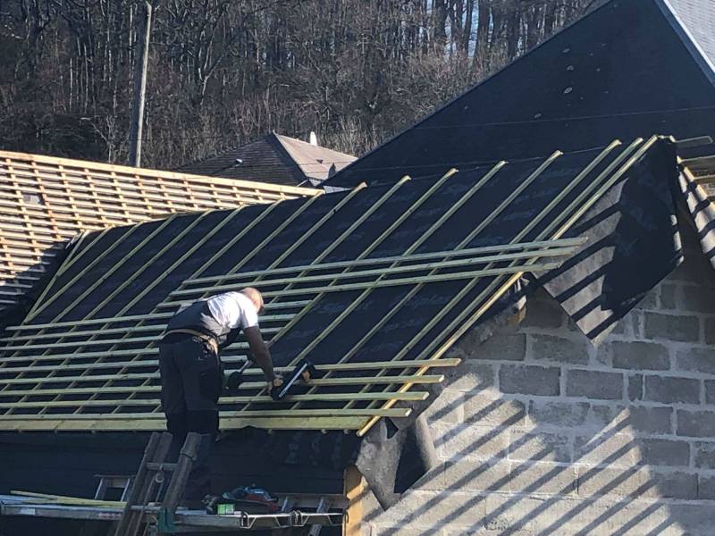 Création d'une couverture en ardoise sur une agrandissement de maison secteur Valmont proche Cany Barville