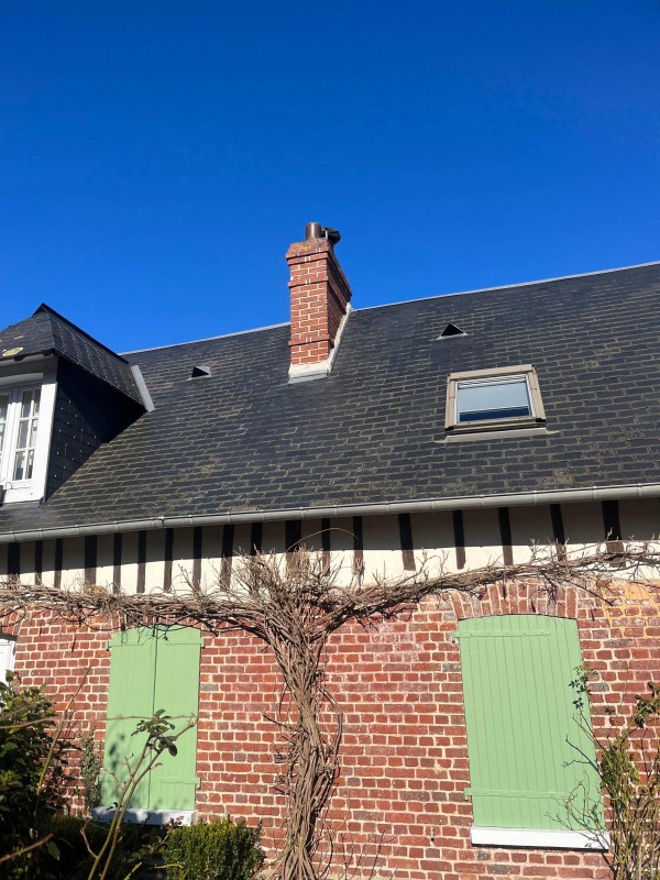 Etanchéité d'une souche de cheminée en Alu noir Secteur Fécamp en Seine-Maritime