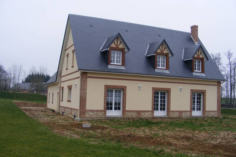 Construction d'un pavillon à étage avec double garage en maçonnerie et couverture en Seine-Maritime proche de Yvetot